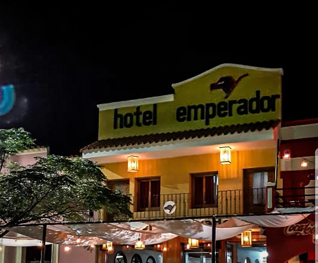 Hotel Emperador Cafayate Exterior foto